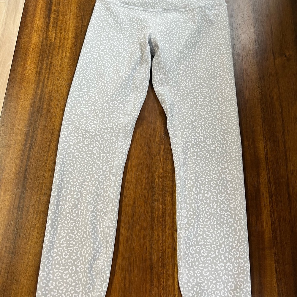 Lululemon Athletica 24 in Crop Gray and White Leggings